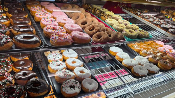 These 11 Iowa Donut Shops Are Making Mornings Much More Delicious