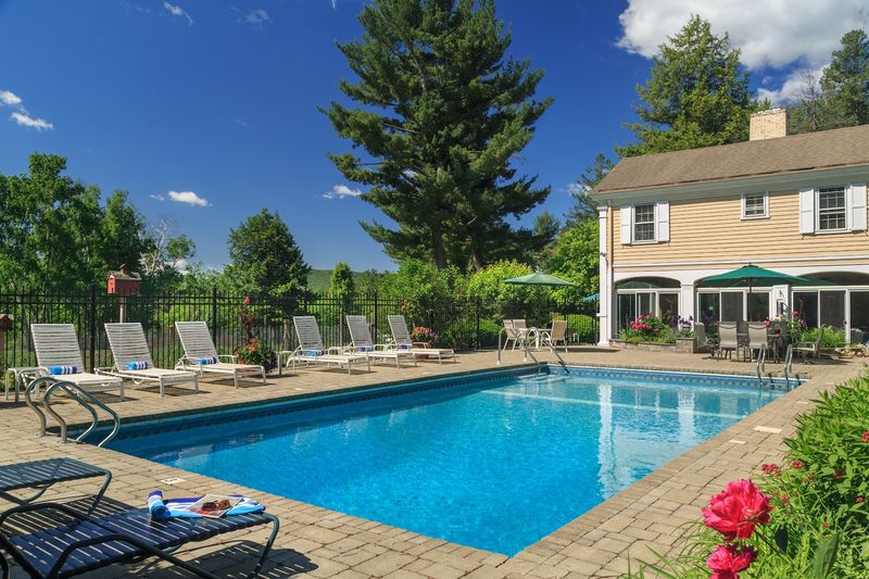 Devonfield Inn — Lee
