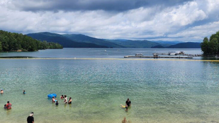 These 11 South Carolina Lake Beaches Are Perfect When You Want to Skip the Coast