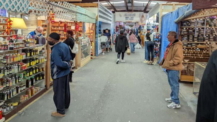 These 12 Indoor Flea Markets in South Carolina Are Packed With Hidden Treasures