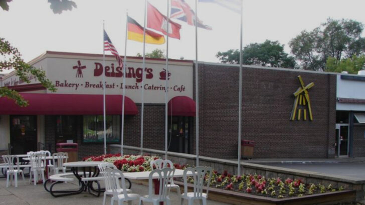 These German Bakeries in New York Still Bake Family Recipes Worth Traveling For