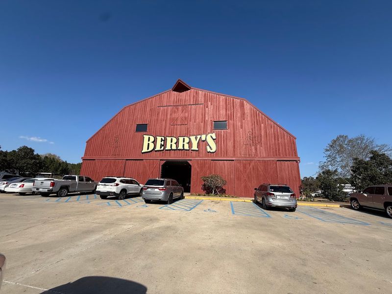 A Mississippi Seafood Buffet Worth the Drive