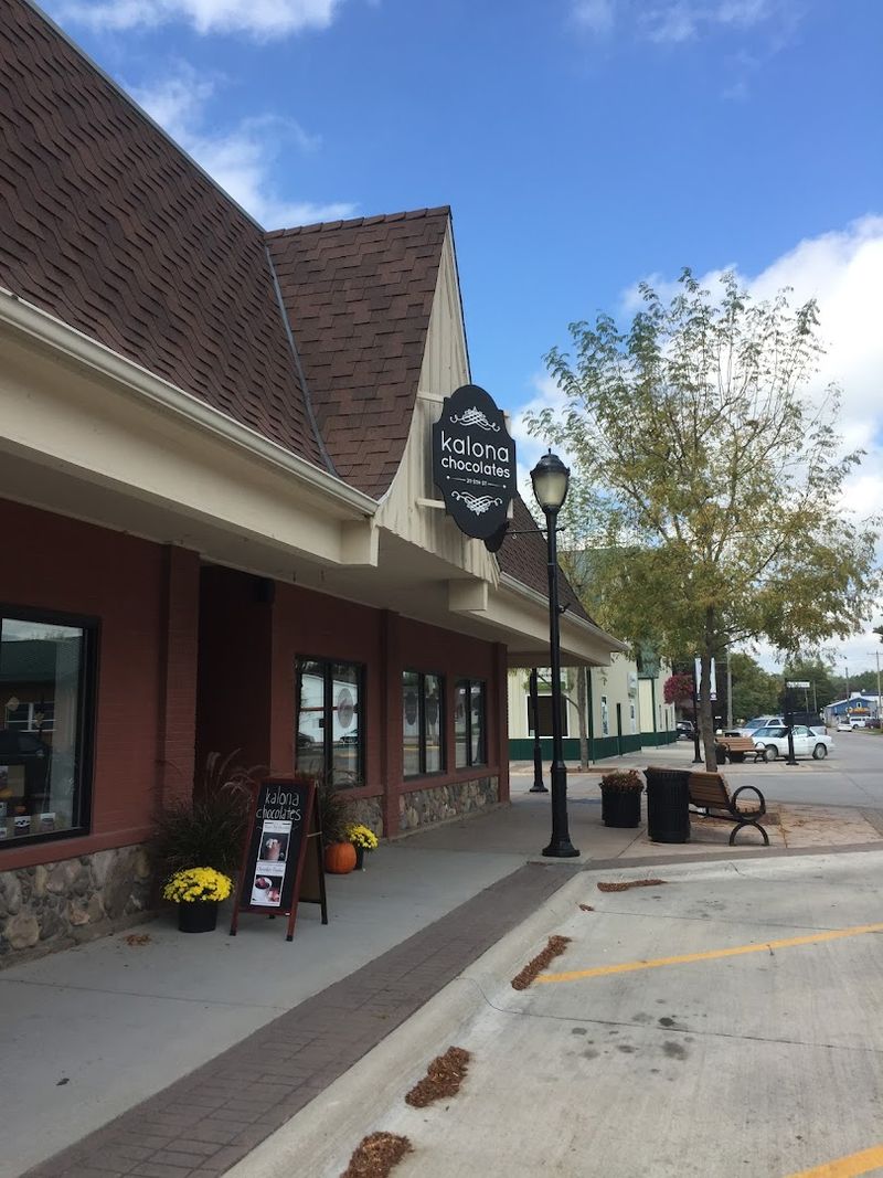 Kalona Chocolates: A Small-Town Chocolate Factory You Can Actually Watch in Action