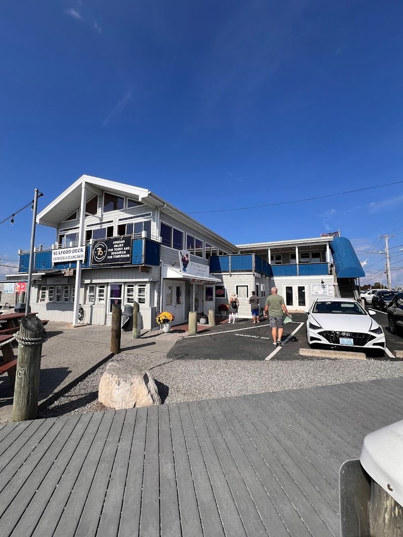 A Rhode Island Seafood Tradition on the Waterfront