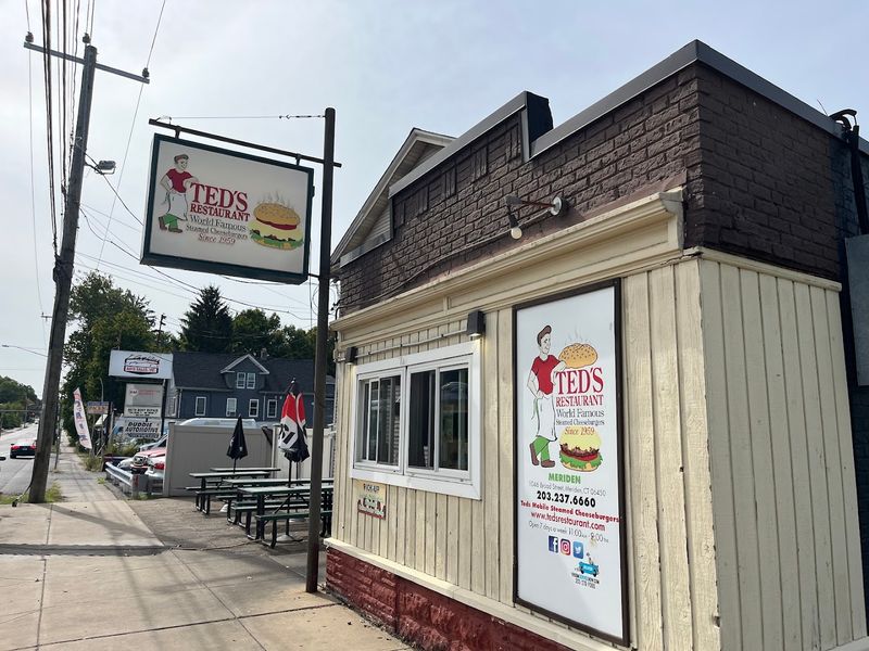 A Tiny Diner With a Huge Reputation