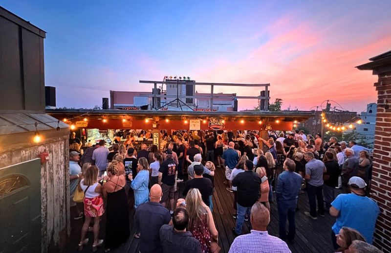 Reel Caf&eacute; Rooftop Bar &ndash; Wilmington