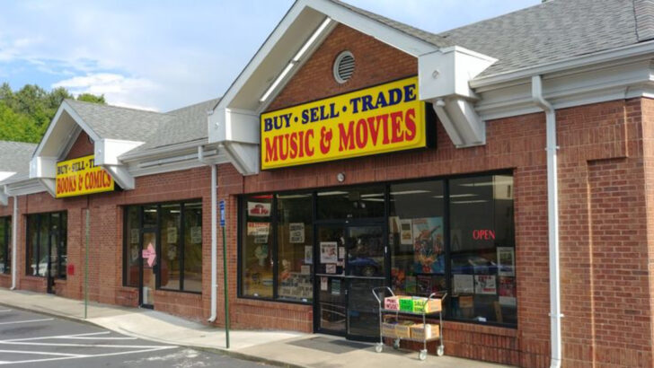 Treasure Hunters Love Browsing The Endless Shelves At This Beloved Georgia Used Bookstore