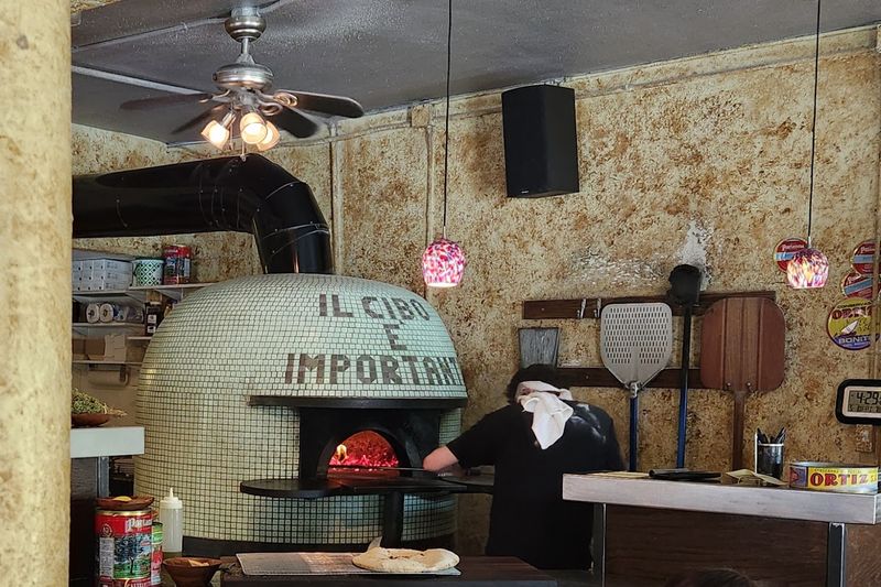 The Lincoln Winebar