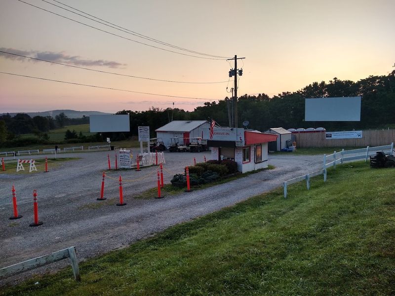 Warwick Drive-In Theater &mdash; Warwick, New York