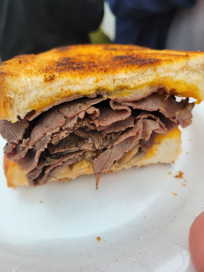 Lora's Beef And Cheddar &mdash; Freeland