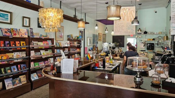 We Found 10 Florida Bookstores Where The Coffee Is Almost As Good As The Books