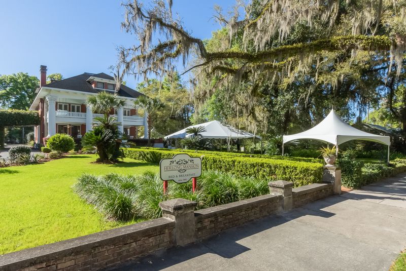 Herlong Mansion Bed & Breakfast – Micanopy