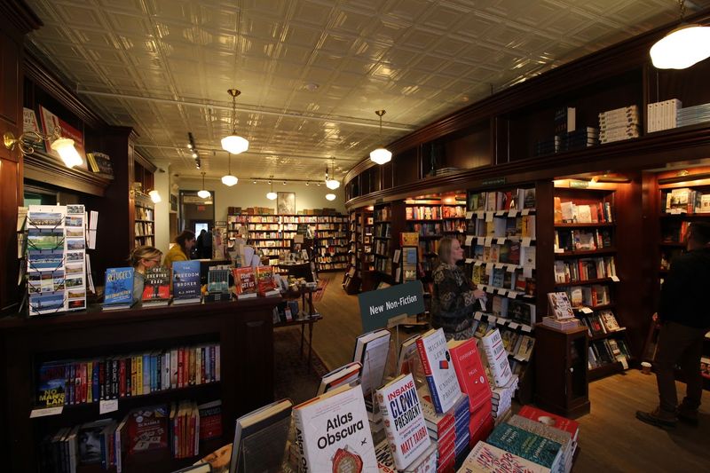 RJ Julia Booksellers