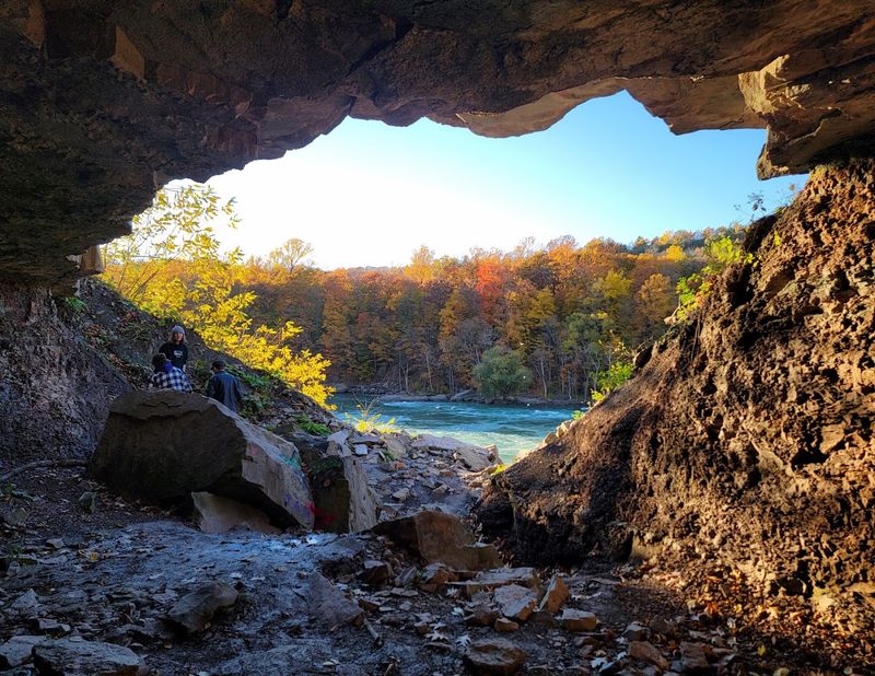 Visitor Info and Tips for Visiting Devil's Hole State Park
