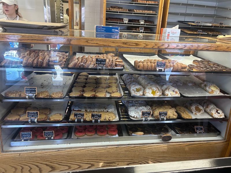 The Cash-Only, Traditional Bakery Experience That Feels Frozen in Time