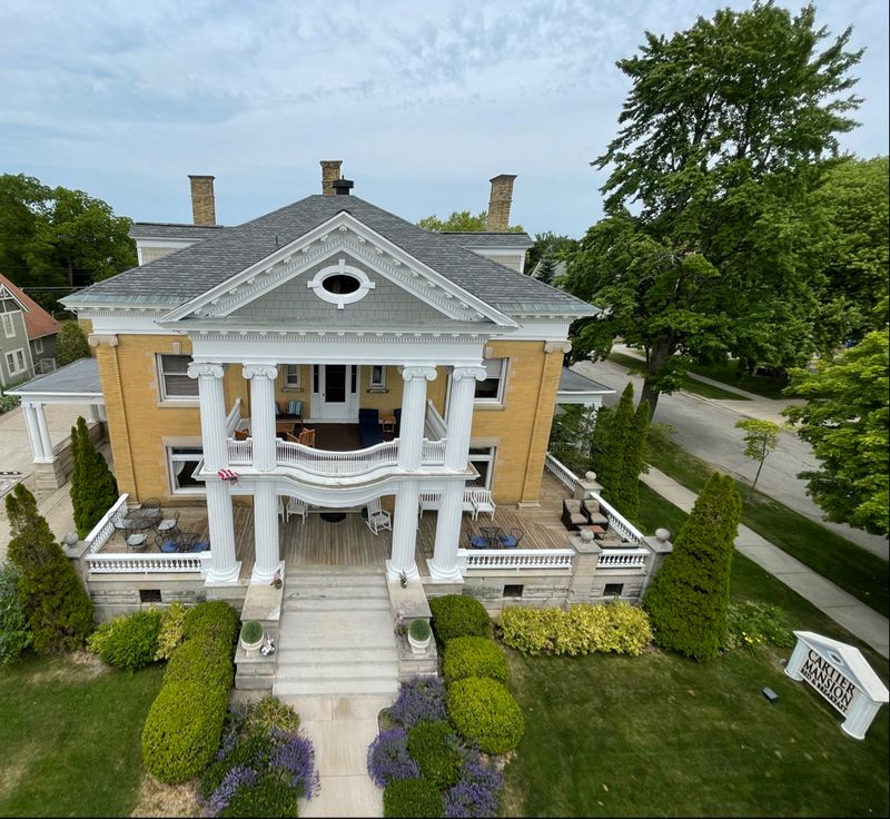 Cartier Mansion Bed & Breakfast &ndash; Ludington