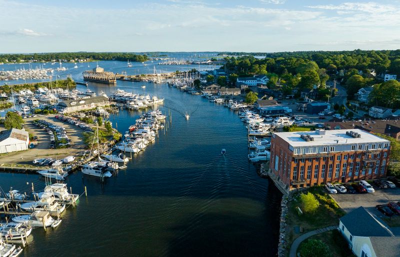 The Whaler's Inn Hotel of Mystic