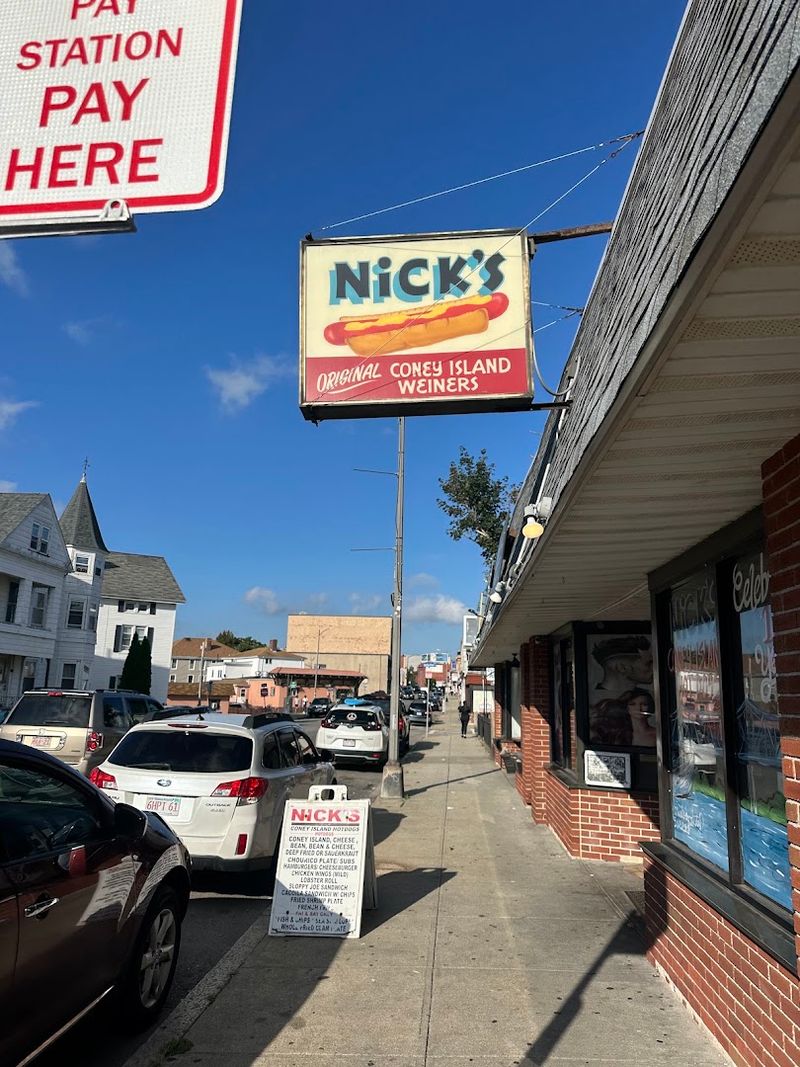 Nick's Hot Dogs &ndash; Fall River