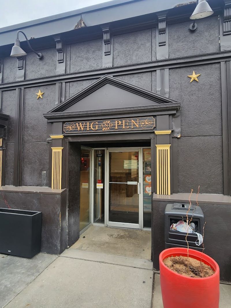 Wig & Pen Pizza Pub &ndash; Iowa City