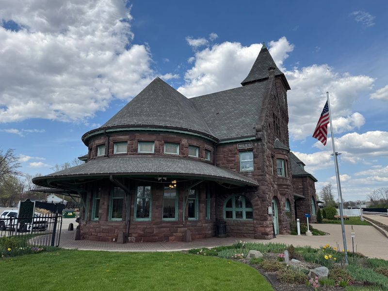 Niles Amtrak Station - Niles