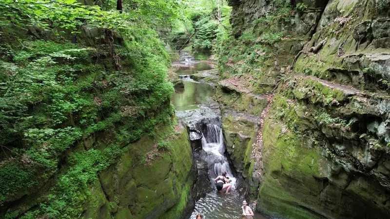 Pewit's Nest, Baraboo, Sauk County