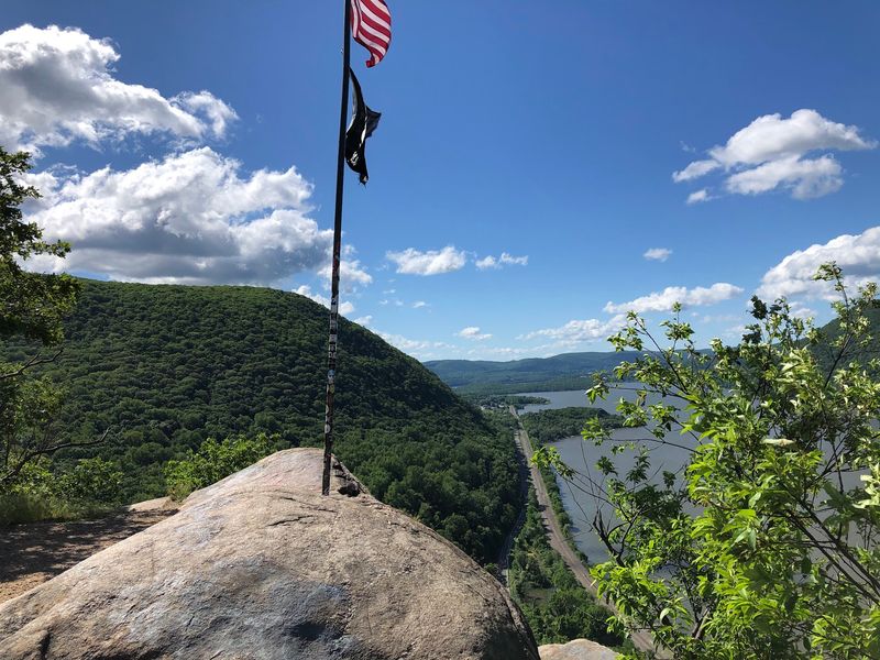Breakneck Ridge Trail