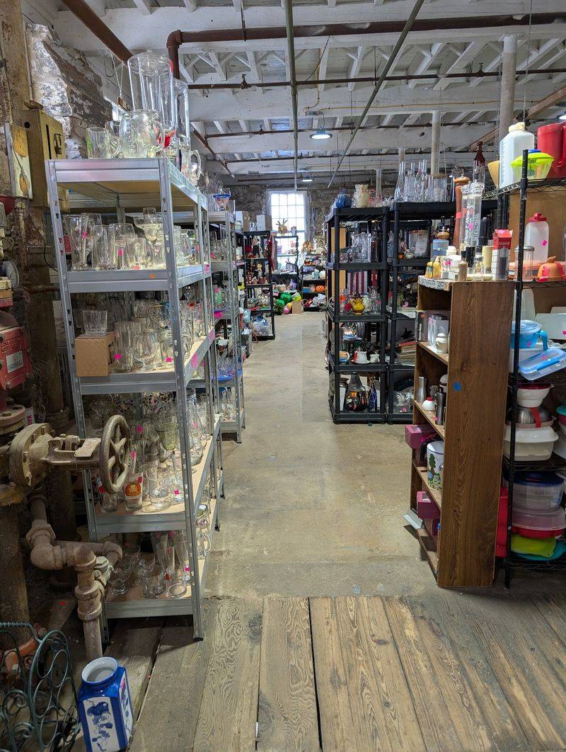 Pandemonium Thrift Shop, Deep River