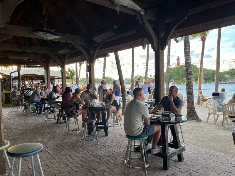 Square Grouper Tiki Bar - Jupiter