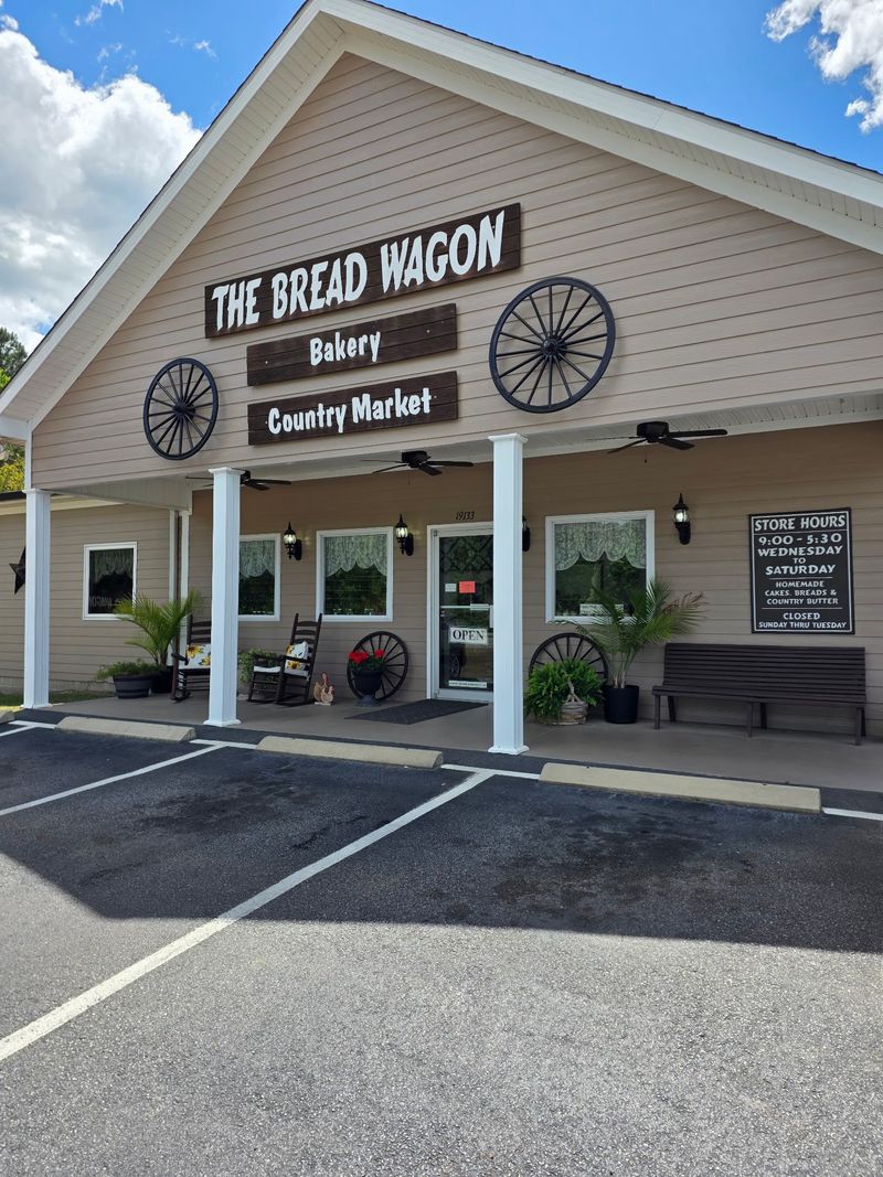 5. Roadside Nostalgia at The Bread Wagon 