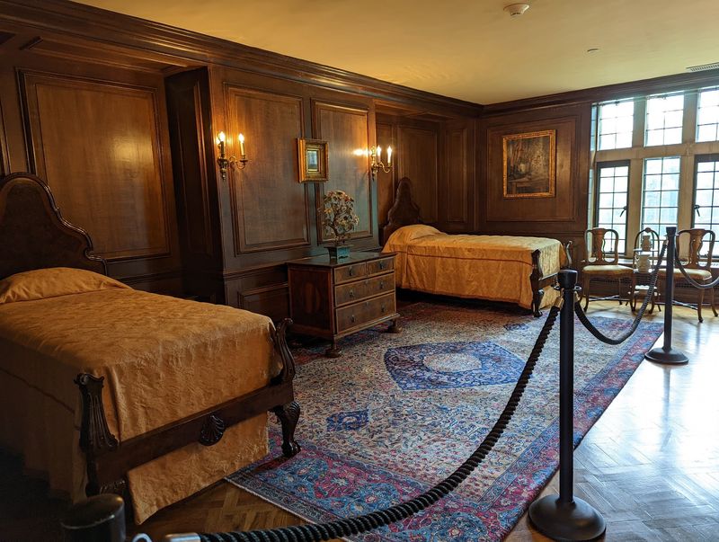 Guided Tours That Turn Rooms Into Stories