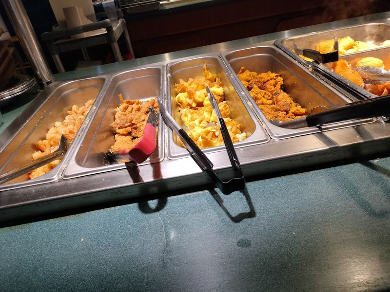 Lunch, Dinner, And Weekend Buffet Options