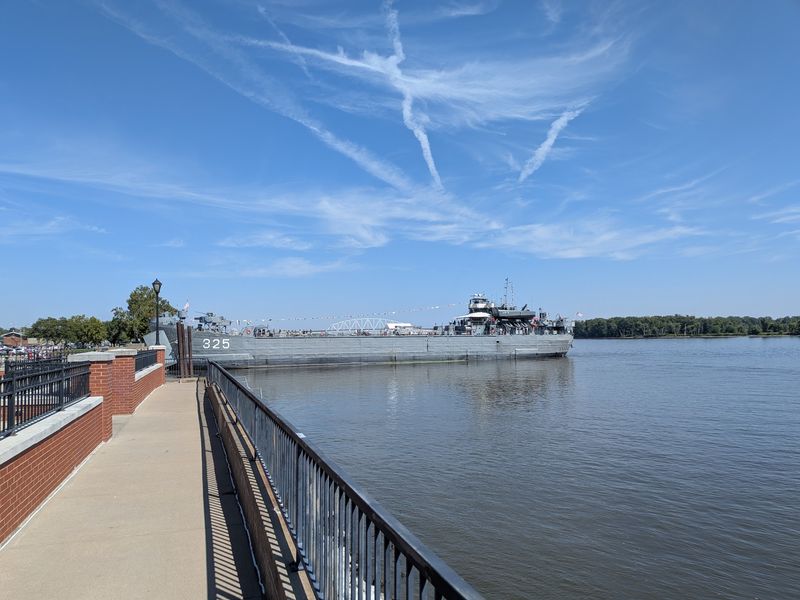 A Scenic New Walk Along The Mississippi in Muscatine