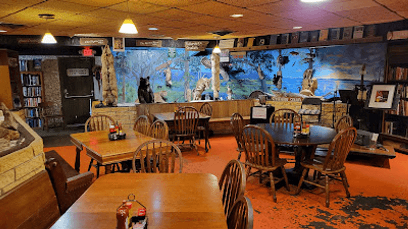A Dining Room That Acts Like a Time Machine