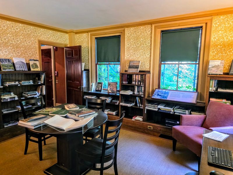 Garden Paths Shaped by a Master of Public Spaces