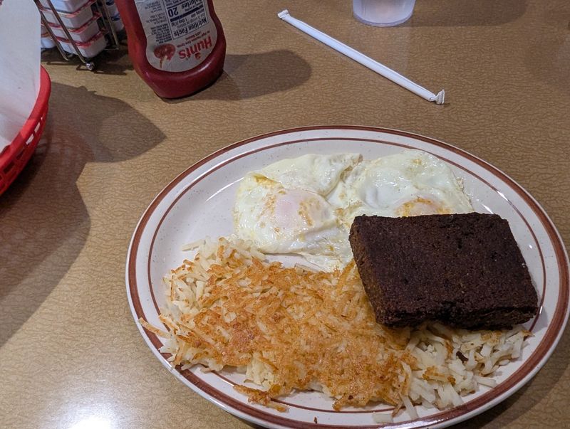 Crispy Hash Browns With a Regulars Table Feeling