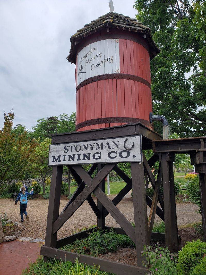 Luray Caverns Gem Sluice & Craft Experiences - Luray