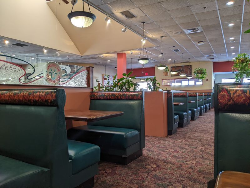 Cafeteria-Style Service Sets Its Own Pace