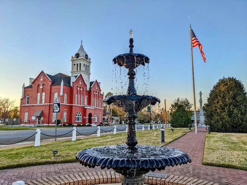 Downtown Keeps Its Old-Fashioned Character