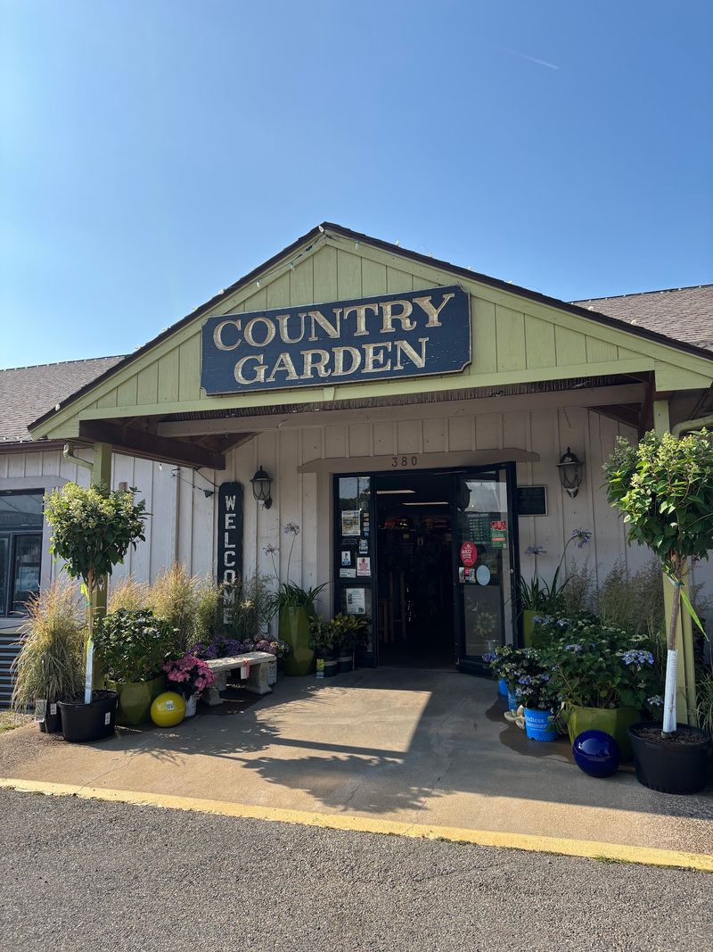 Hyannis Country Garden, Hyannis