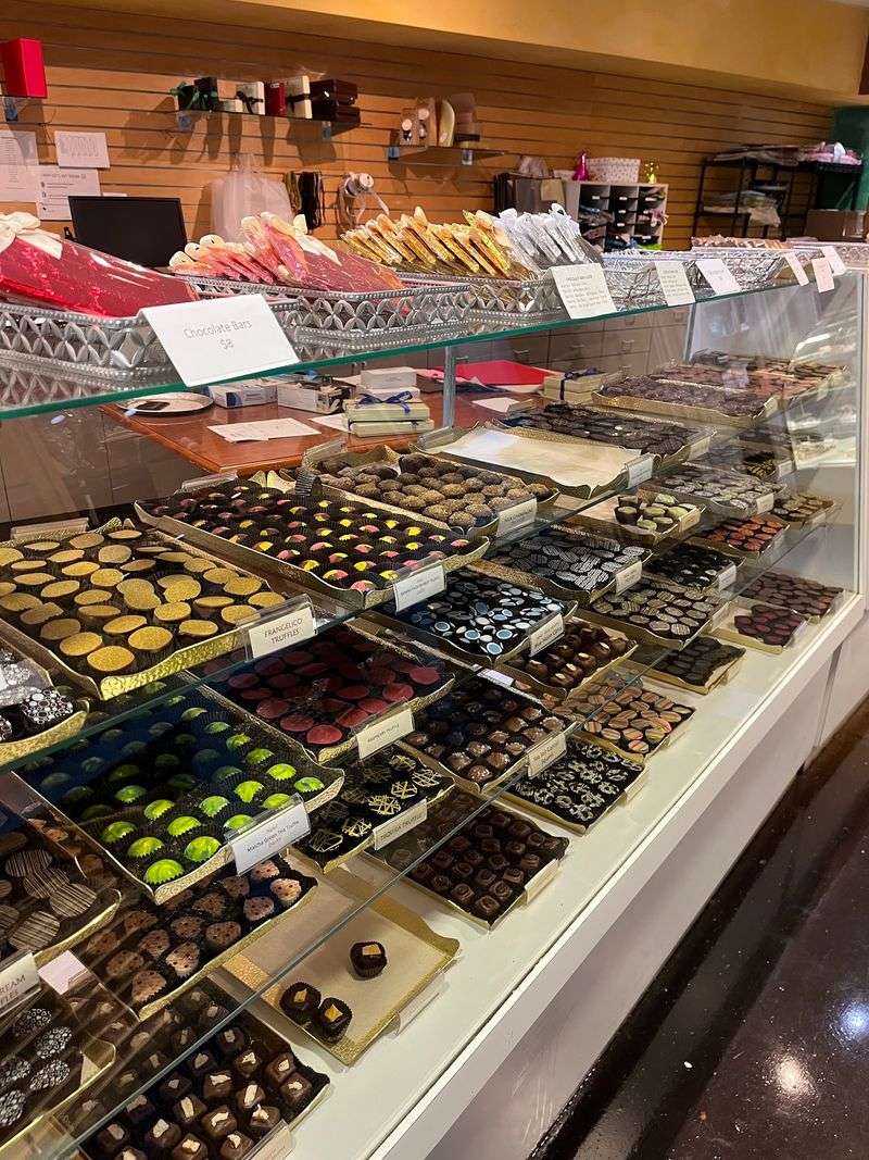 Le Chocolatier Fine Handmade Chocolate
