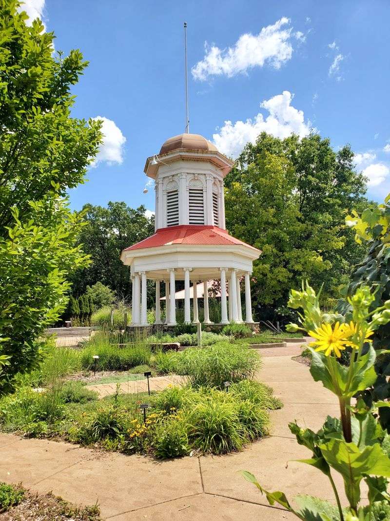 Leila Arboretum Society