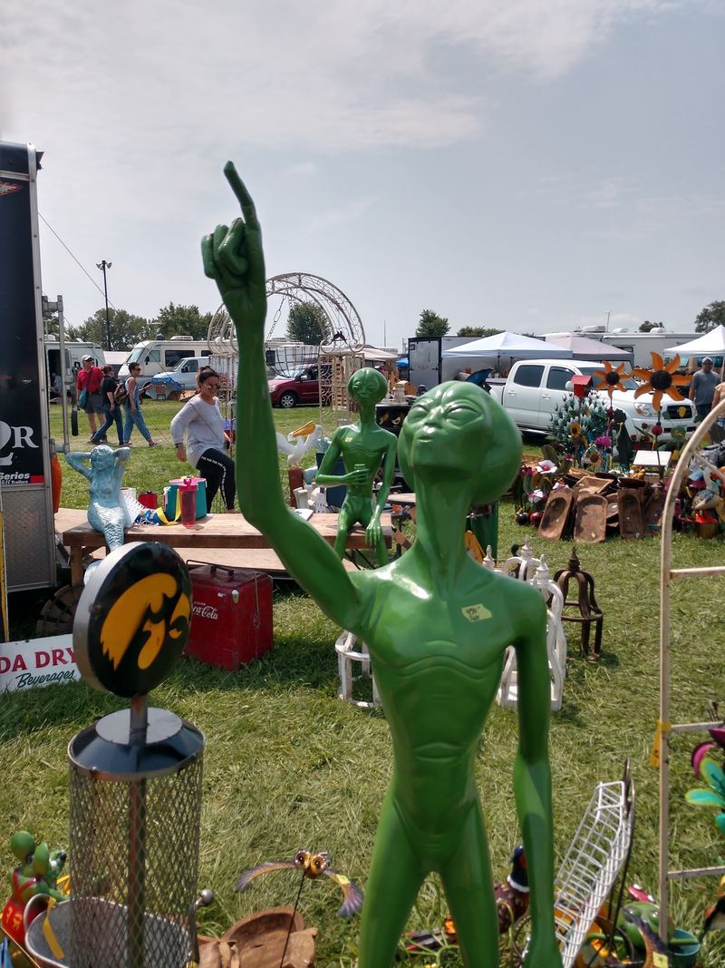 Four Hundred Vendors Under One Sky