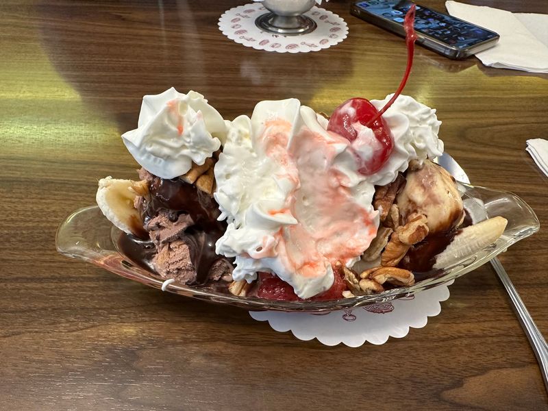 Shady Glen Restaurant and Ice Cream Parlor - Manchester