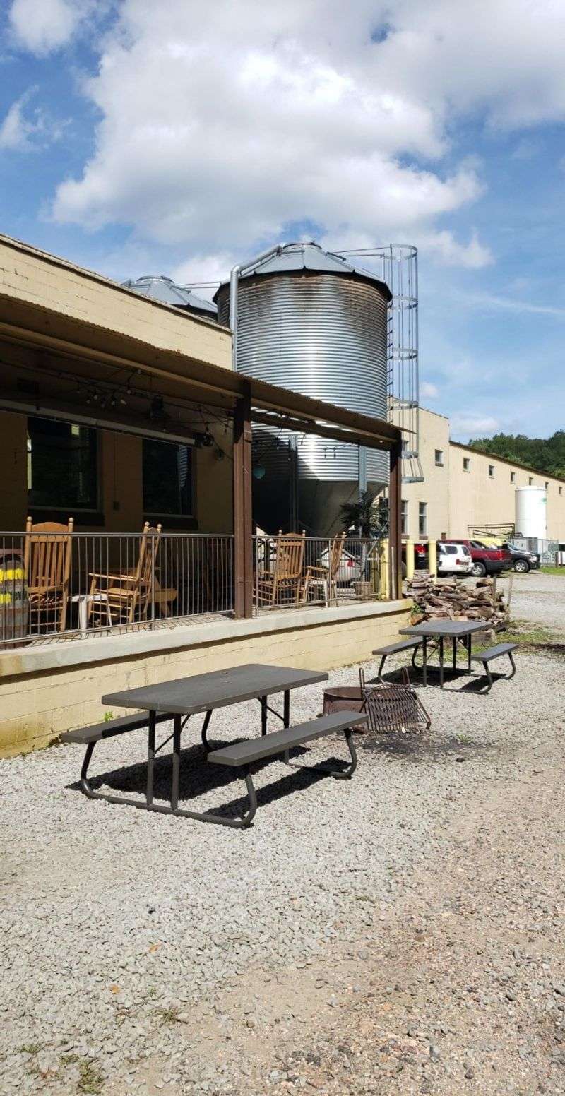 A Waterside Pint With Small-Town Charm