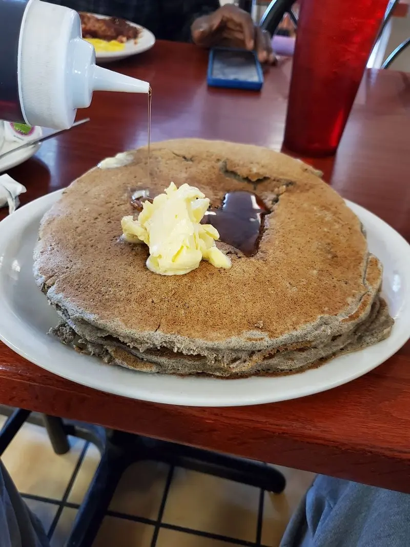 A Roadside Breakfast Spot With Local Loyalty
