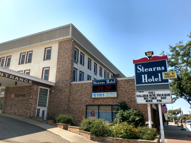 Stearns Hotel & Wedding Venue - Ludington