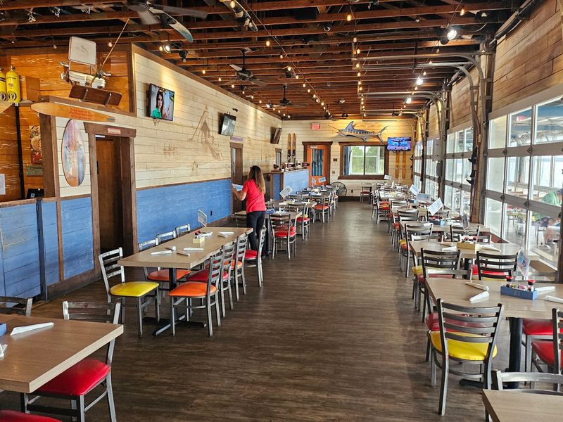 Eaton's Beach Sandbar & Grill - Weirsdale