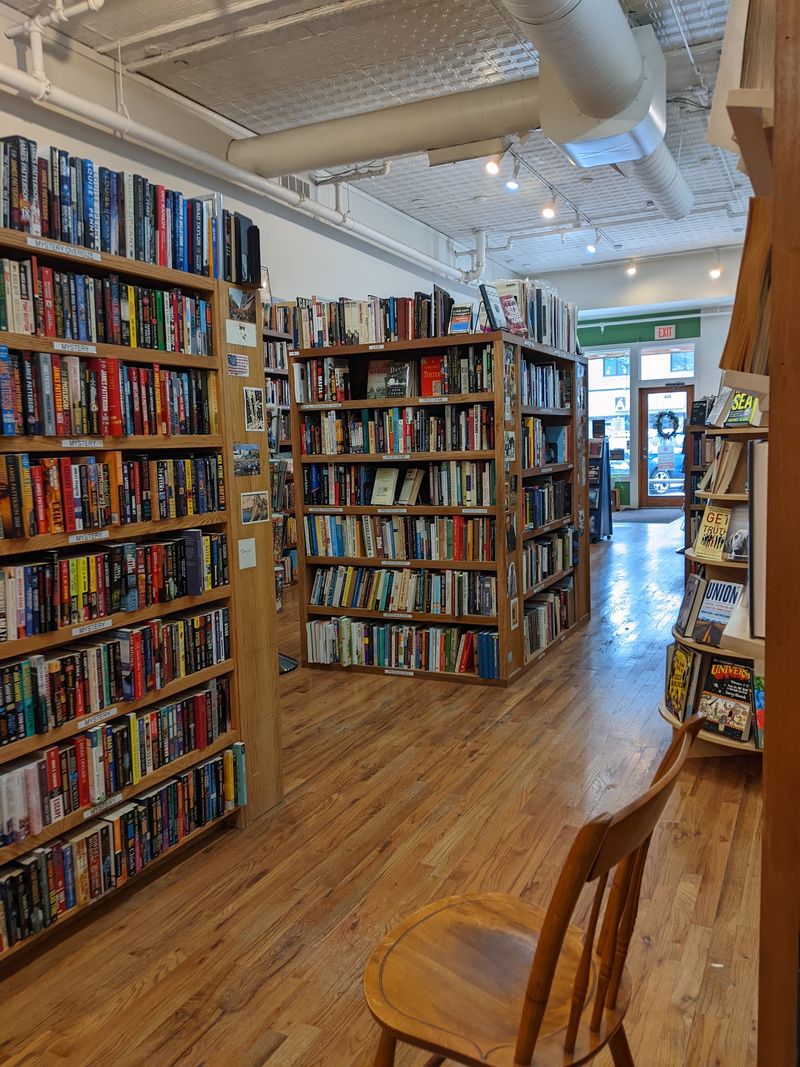 Paper Trail Books (Royal Oak)