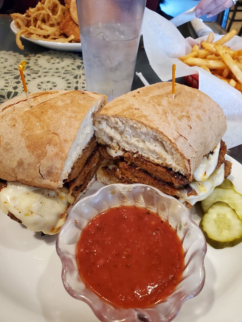Lunch Comfort That Keeps Locals Returning