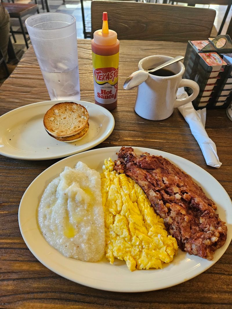 Big Plates For People Who Mean Breakfast